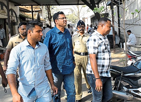 Adv. Police personnel bringing Praveen Chavan to court.