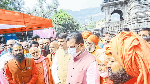 Sadhu-Mahant discussing about Sadhugram when Deputy Chief Minister of the state Devendra Fadnavis was the Leader of Opposition.