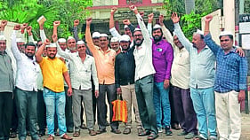 Mathadi workers agitating for dust demands