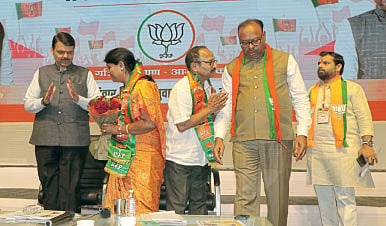 दोनशेचं कवित्व!