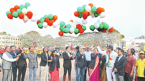 Ashima Mittal, Chief Executive Officer of Zilla Parishad while inaugurating the Zilla Parishad staff and officials by releasing balloons of the sports competition.