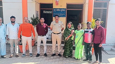 Jalgaon News : अखेर रायगडची मनोरुग्ण महिला पतीच्या स्वाधीन!