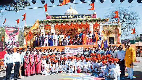 The statue of Chhatrapati Shivaji Maharaj was saluted at Malpur and Shindkheda by offering wreaths