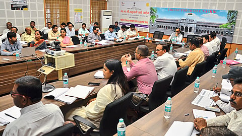Officials who participated in the Nashik Division Cooperative Review Meeting held in the presence of Cooperative Minister Atul Save.