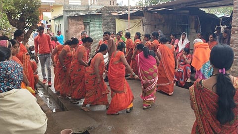 Banjara folk culture preserves uniqueness of Holi Sindkhed  Holi celebrated in traditional singing Lengi Geet