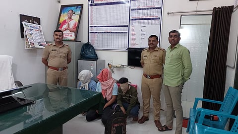 Assistant Inspector Hemant Patil, Sub-Inspector Swapnil Koli and colleagues along with the arrested three suspects who opened fire in Mandul smuggling case