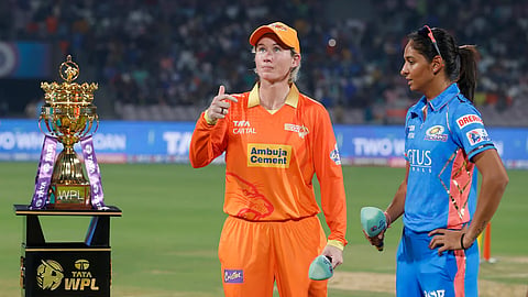 Gujarat Giants Laura Wolvaardt replaces injured Beth Mooney Sneh Rana named captain cricket news in marathi kgm00