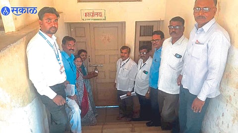 Municipal team sealing office of Pingle Vidyalaya for tax collection.

