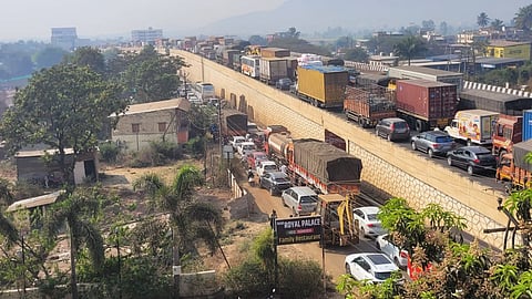 Traffic Jam on Pune-Bengaluru Highway
