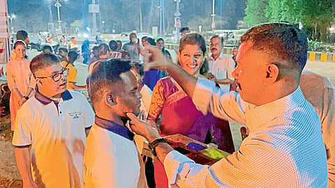 Children with disabilities celebrated holi with Superintendent of Police and police jalgaon news
