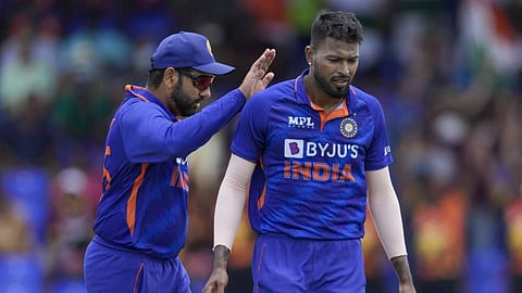 ind vs aus sunil gavaskar-said-hardik pandya-may-replace-rohit sharma-as-team-india-odi-captain cricket news in marathi kgm00