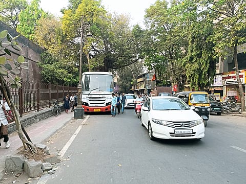 सांस्कृतिक राजधानीत 
पार्किंगसाठी तारेवरची कसरत
