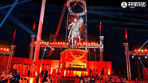 Dignitaries present at the unveiling ceremony of the tallest statue of Lord Shiva in North Maharashtra.