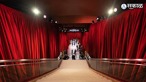 the academy awards Oscars 2023 red carpet stars nominee ready for announcement golden trophy