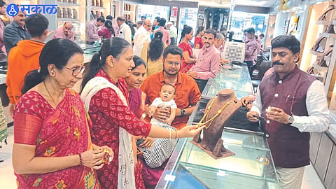 gudi padwa 2023 purchase of various items on occasion of Gudi Padwa created new consciousness in market dhule news