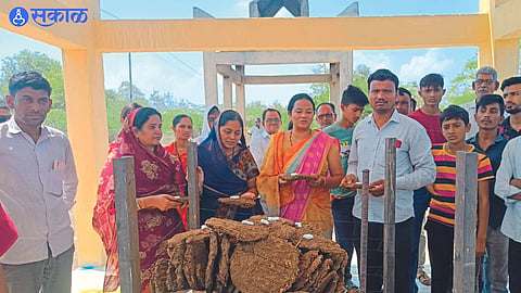 daughters done last rituals of after father death nandurbar news