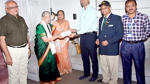 Sushila Kulkarni giving gift