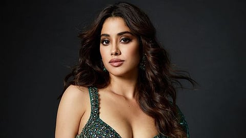 Janhvi Kapoor Bollywood Actress Shikhar Pahadiya viral
Janhvi Kapoor with Shikhar Pahariya Dance  video:  