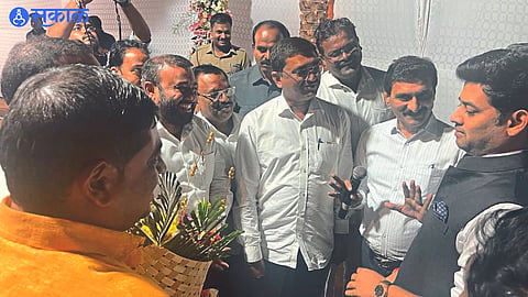 During the inspection tour, Jalgaon Municipal Councilor Adv. Dilip Pokle and others.
