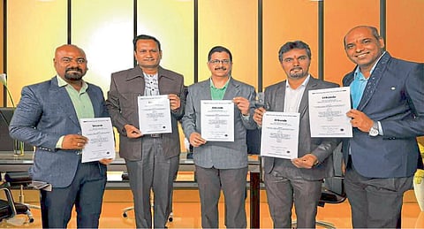  डिजिटल युगात सायबर चोरट्यांकडून आपले खाते आणि मोबाईल हॅक