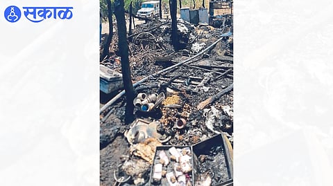 hut caught fire in field and 70000 rupees worth of cash got burnt 
