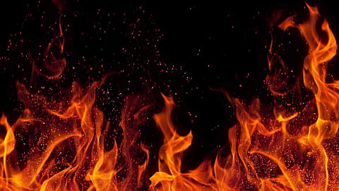 Mumbai Fire Accident cylinder explosion Fire at Saifi building in Byculla two children and citizens rescue