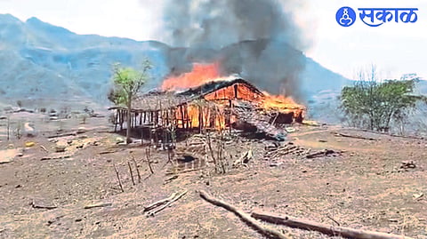 wooden house in ​Satpura range was completely gutted in fire nandurbar news