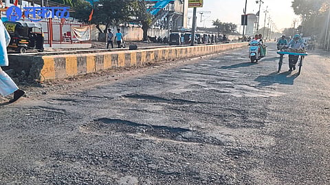 Damage road from Shivajinagar Bridge to Dudh Federation.
