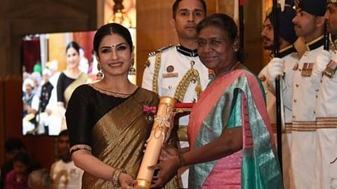 Raveena Tandon and draupadi murmu
