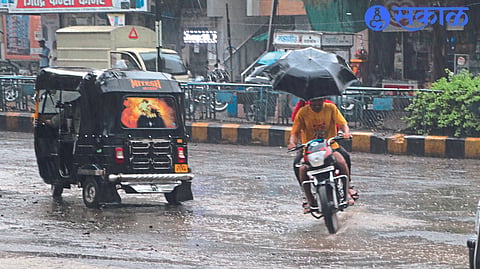 Unseasonal rain for hour Jalgaon news