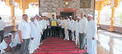 पर्यावरण जागर प्रतिष्ठानतर्फे 
वरुडे ग्रामपंचायतीला मानपत्र