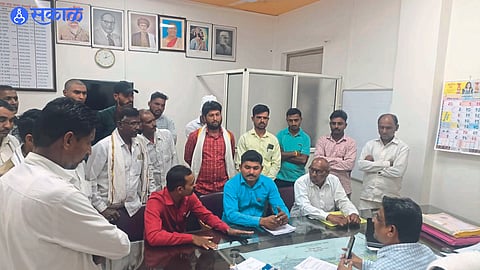 Farmers protesting at the office of Tapi Irrigation Development Corporation.
