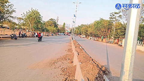Due to rising temperature on the busy road from Ekatmata Chowk to College Stop, it was 5 pm
