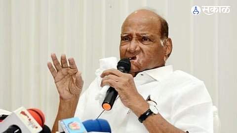 Savarkar is not a national issue Sharad Pawar defends Rahul Gandhi)