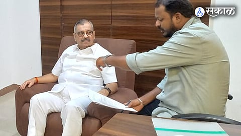 senior lawyer Ujjwal Nikam and ias office writer vishwas patil in marathi  serial Appi Amchi Collector on zee marathi 