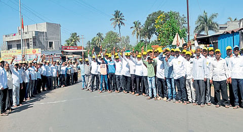 Rajaram Sugar Factory Election heavy cop cover place for voting at rajaram sugar mill