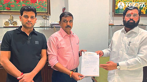 MP Shrikant Shinde along with Chief Minister Eknath Shinde giving appointment letter to Bhausaheb Chaudhary.