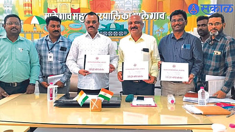 Commissioner and Administrator Bhalchandra Gosavi while presenting the final budget of the Municipal Corporation.
