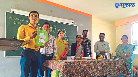 Guides and Facilitators participating in taluka level training of Sulabhaks under School Preparatory Mission.