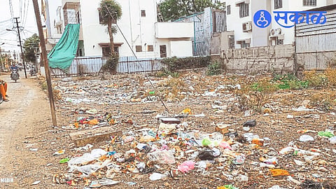 Garbage littered in the area.