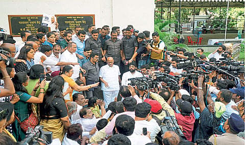 Sharad pawar resign as ncp chief hold till lok sabha election political leaders appeal to withdraw