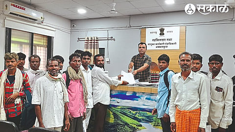 Former Sarpanch of Kotinagar Magan Singh Vasave, Goma Vasave, Rajendra Vasave, Nilesh Vasave, Kisan Vasave and villagers while giving a statement to the Hasildars.