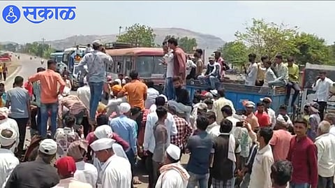 rasta roko  protest by onion producer farmer