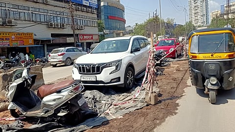 mumbai parking issue vehicle park in middle of road traffi police road construction 