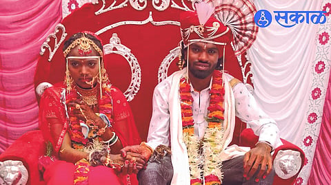 Groom Nitin Malche and bride Aarti Sonwane at a typical Bhil wedding.
