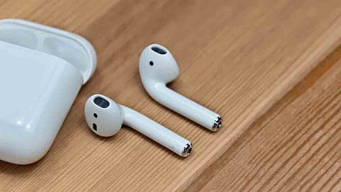 Earbuds Cleaning