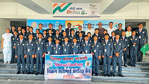 27 students of Zilla Parishad schools visit scientific and historical centers real experience of satellite launch study tour