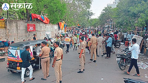 Bhadrakali Police taking action against unauthorized encroachers in Shalimar area.
