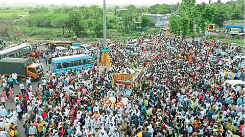 ashadi wari sant tukaram maharaj palkhi at baramati wari pandharpur warkari culture 