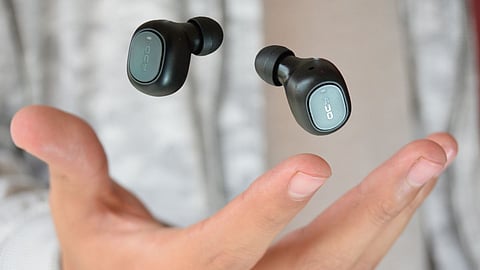 earbuds 